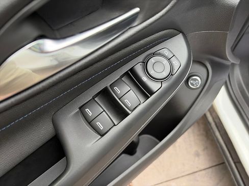 Used 2024 Buick Envista Sport Touring w/ Convenience II Package FWD image 24