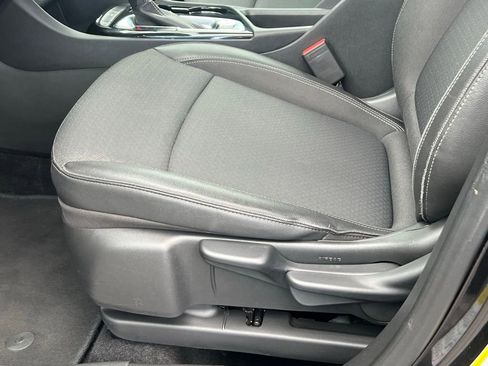 Certified 2025 Buick Encore GX Preferred FWD image 26