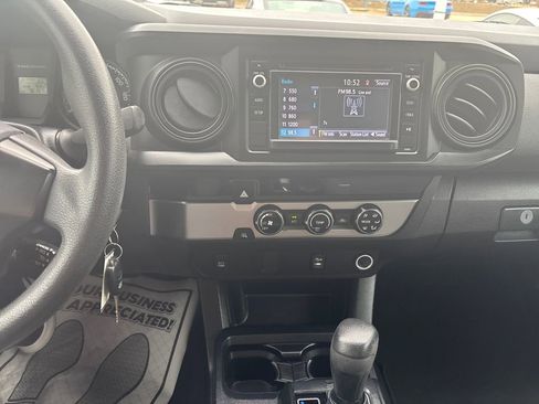 Used 2017 Toyota Tacoma SR5 image 18