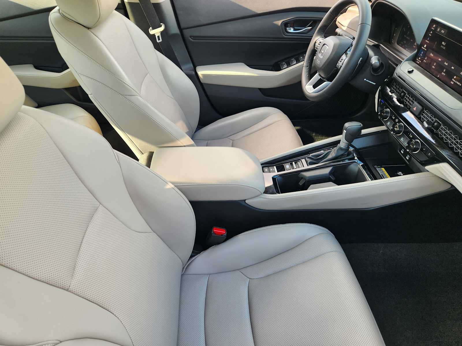Used 2024 Honda Accord Touring image 13
