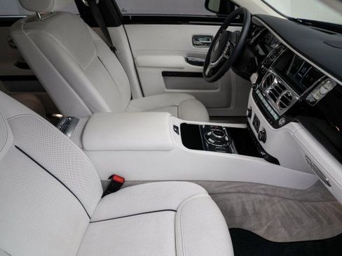 Used 2019 Rolls-Royce Ghost image 21