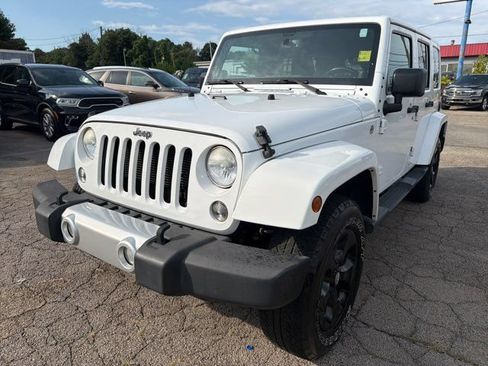 Used 2014 Jeep Wrangler Unlimited Sahara w/ Dual Top Group AWD/4WD image 2