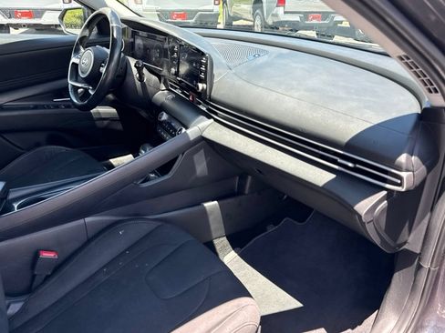 Used 2022 Hyundai Elantra SEL w/ Convenience Package FWD image 13