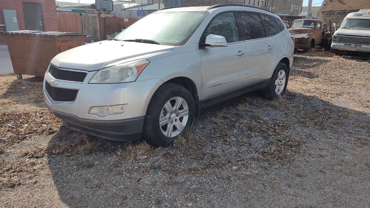 Used 2009 Chevrolet Traverse LT FWD image 1