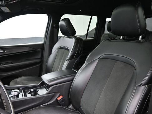 Used 2024 Jeep Grand Cherokee Altitude image 11