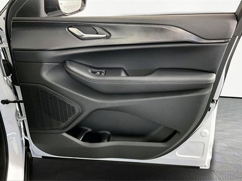 Used 2025 Jeep Grand Cherokee 4WD image 28