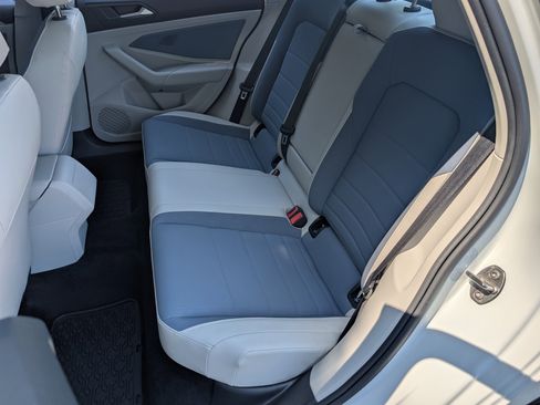 Used 2025 Volkswagen Jetta SE w/ Sunroof Package FWD image 18