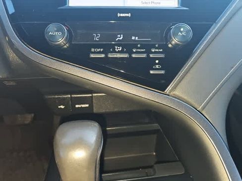 Used 2020 Toyota Camry SE image 16