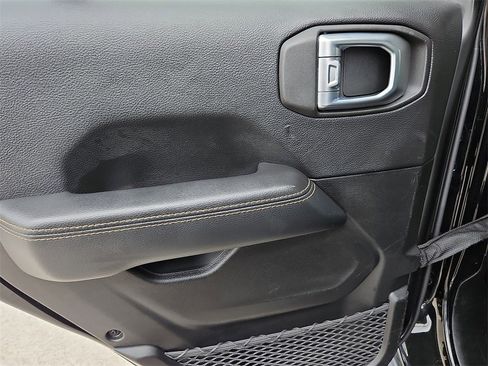 Certified 2023 Jeep Gladiator Overland image 17