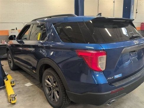 Used 2022 Ford Explorer XLT w/ Equipment Group 202A AWD/4WD image 2