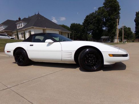 Used 1992 Chevrolet Corvette Convertible RWD image 13
