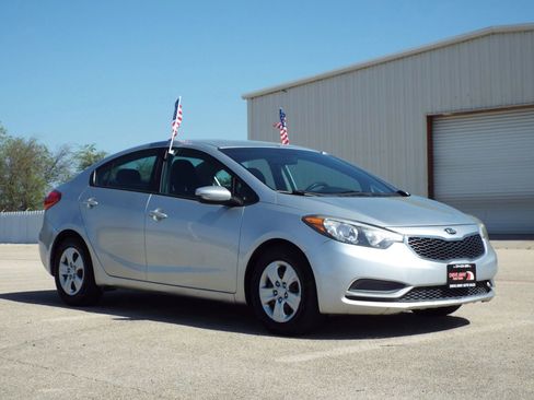 Used 2015 Kia Forte LX w/ Popular Package image 3