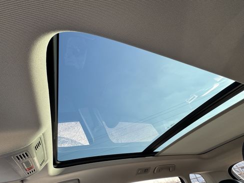 Used 2024 Volkswagen Taos SE image 15