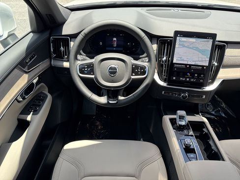 New 2026 Volvo XC90 B6 Core w/ Protection Package image 18