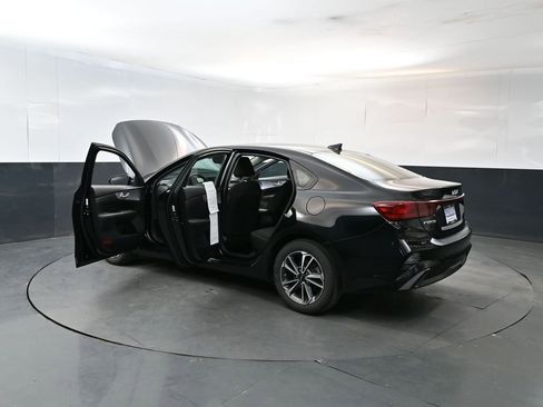 Used 2023 Kia Forte LXS w/ LXS Technology Package FWD image 28