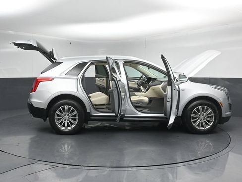 Used 2017 Cadillac XT5 Luxury w/ Driver Awareness Package AWD/4WD image 60