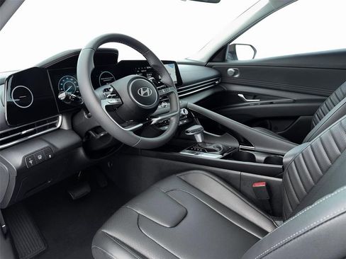 New 2026 Hyundai Elantra Limited FWD image 14