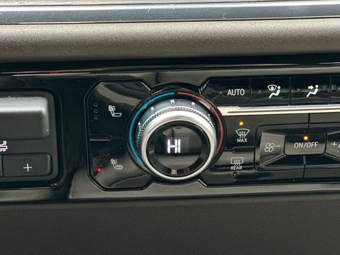 Used 2025 GMC Sierra 1500 SLT image 27