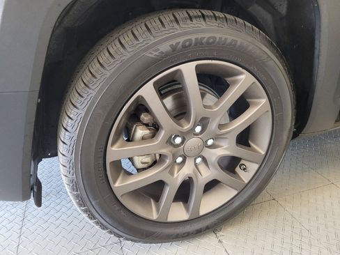 Used 2016 Jeep Renegade 75th Anniversary FWD image 31