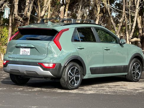 Certified 2025 Kia Niro EX image 4