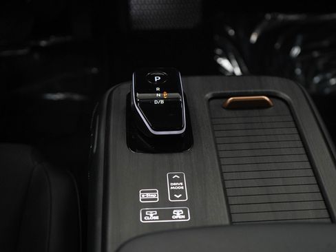 Used 2024 Nissan Ariya AWD image 21