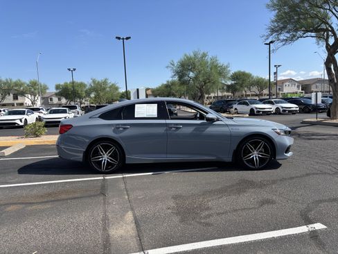 Used 2021 Honda Accord Touring image 2