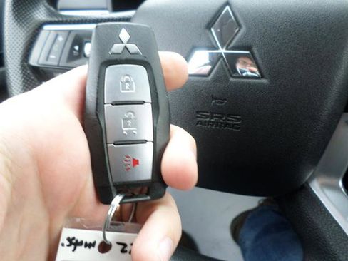 Used 2022 Mitsubishi Outlander ES image 30