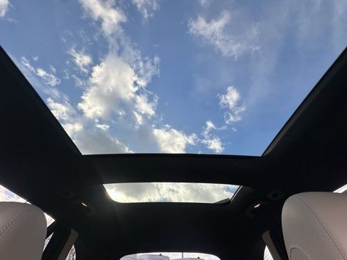 Used 2017 Mercedes-Benz GLC 300 4MATIC image 17