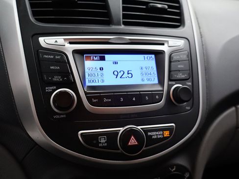 Used 2014 Hyundai Accent GLS FWD image 18