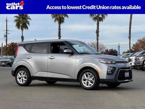 Used 2022 Kia Soul LX w/ Technology Package image 1