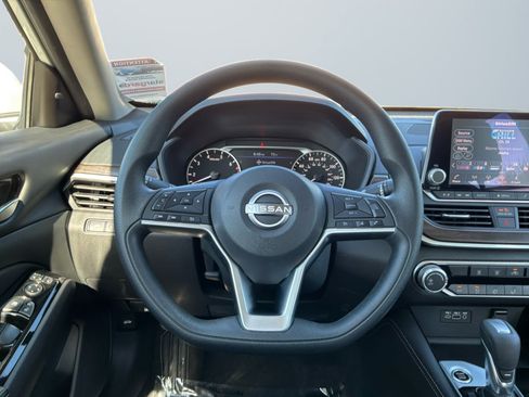 Used 2023 Nissan Altima 2.5 SV FWD image 11