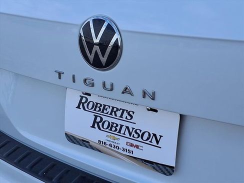Used 2023 Volkswagen Tiguan SE R-Line image 42
