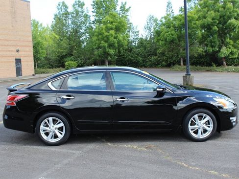 Used 2015 Nissan Altima 2.5 SV w/ Convenience Package FWD image 5