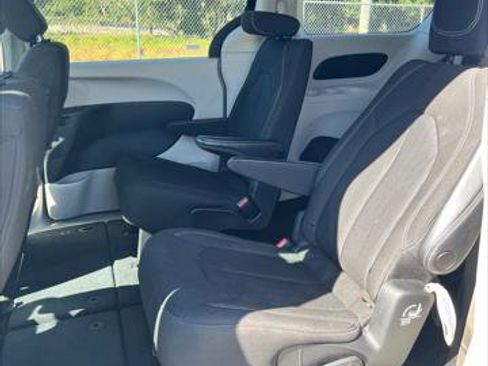 Used 2023 Chrysler Voyager LX image 41