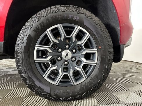 Used 2024 Chevrolet Colorado Z71 w/ Z71 Convenience Package 2 AWD/4WD image 30