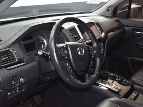 Used 2017 Honda Pilot Touring image 5