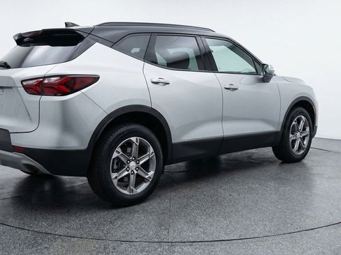 Used 2025 Chevrolet Blazer LT image 9