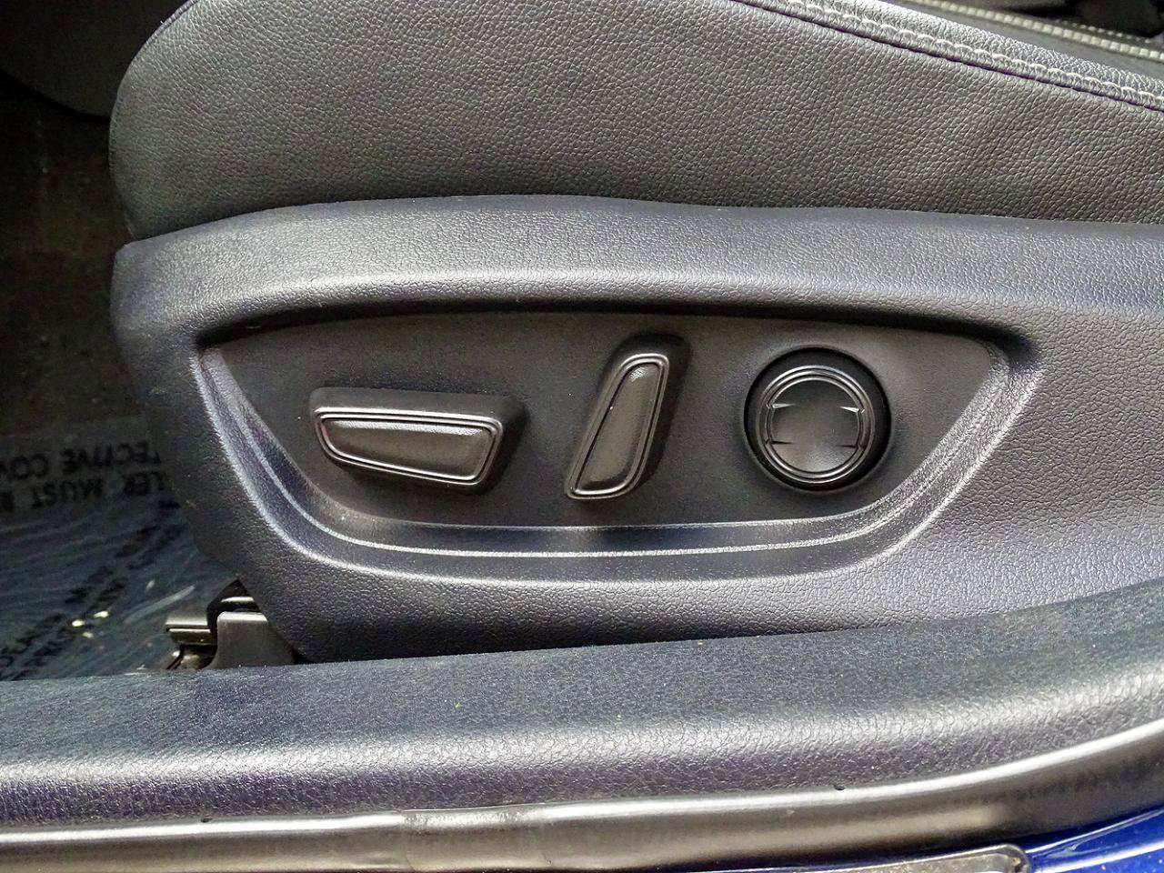 Used 2025 Toyota Camry SE w/ Convenience Package FWD image 15