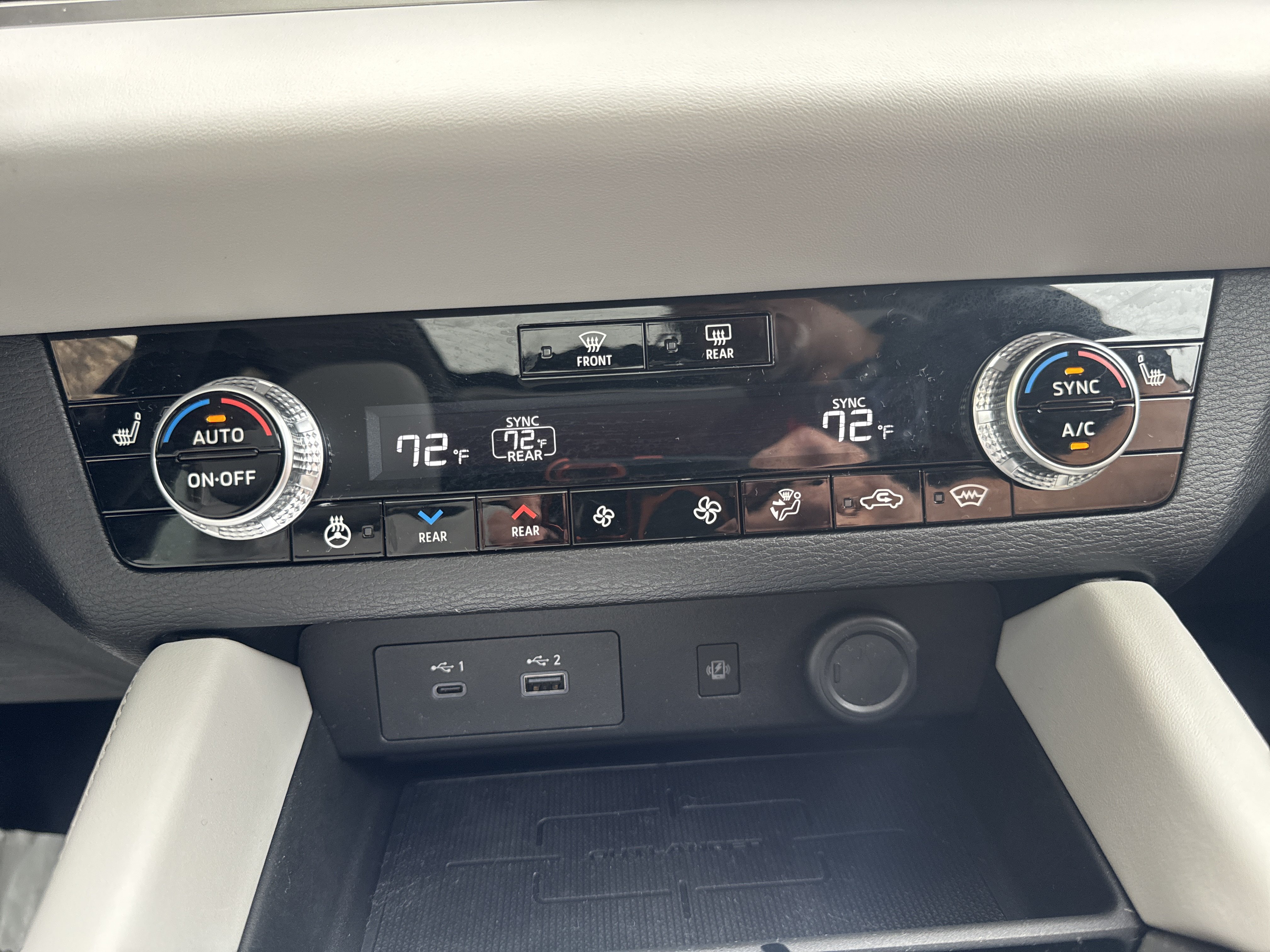 Used 2024 Mitsubishi Outlander SEL AWD/4WD image 17