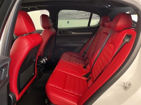 Used 2024 Alfa Romeo Stelvio Veloce image 11