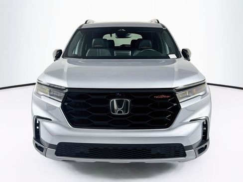 Used 2025 Honda Pilot TrailSport image 2
