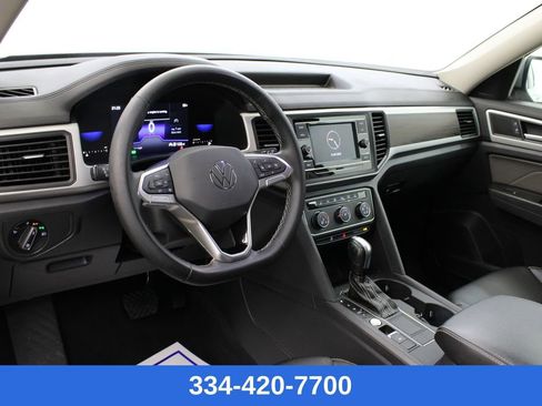 Certified 2022 Volkswagen Atlas SE image 14