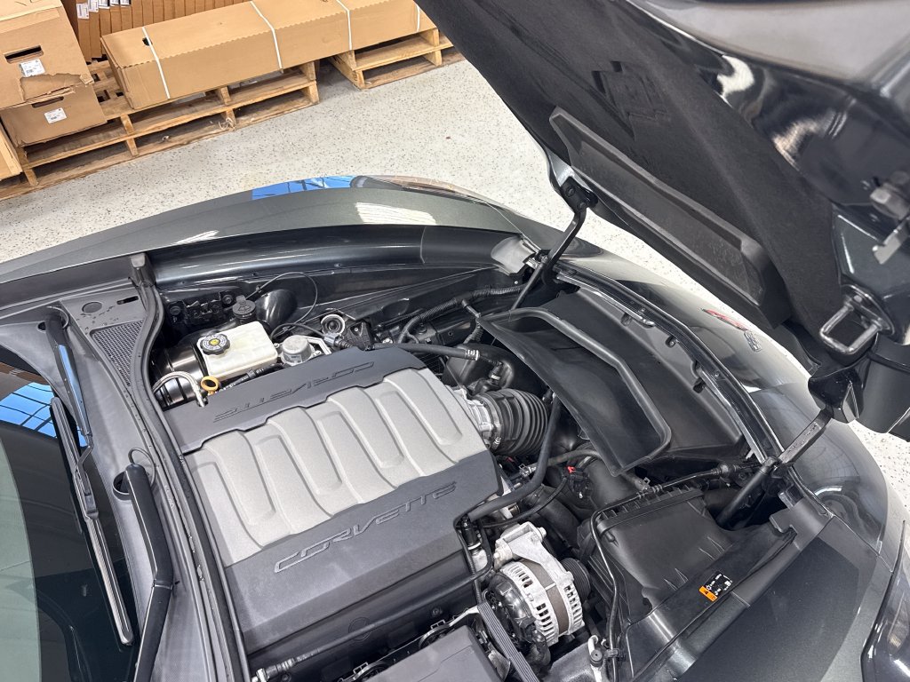 Used 2019 Chevrolet Corvette Stingray Coupe w/ 1LT RWD image 26