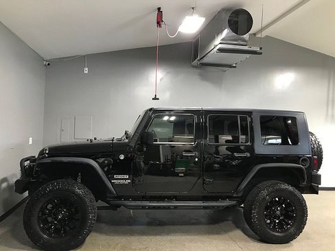 Used 2015 Jeep Wrangler Unlimited Sport w/ Connectivity Group AWD/4WD image 6