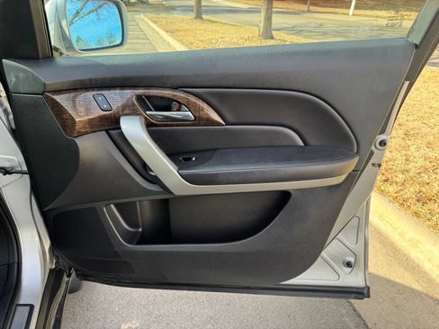 Used 2011 Acura MDX w/ Technology & Entertainment AWD/4WD image 18