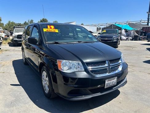 Used 2019 Dodge Grand Caravan SE w/ UConnect Hands-Free Group FWD image 29