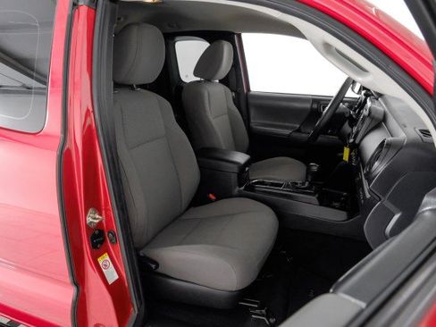 Used 2018 Toyota Tacoma SR RWD image 34