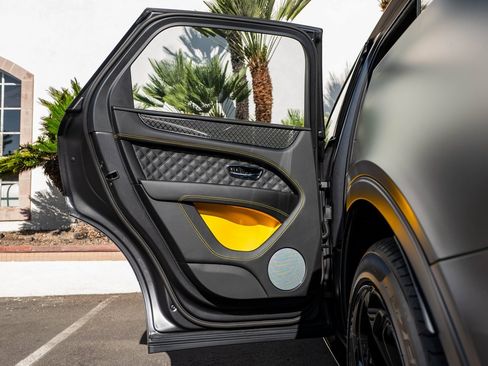Used 2025 Bentley Bentayga S Black Edition image 31