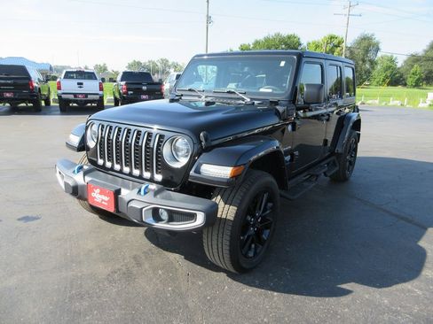 Used 2023 Jeep Wrangler Unlimited Sahara AWD/4WD image 11