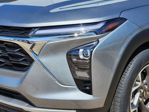 New 2026 Chevrolet Trax LT w/ Driver Confidence Package image 10